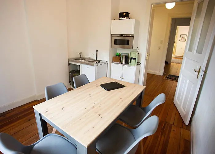 Apartament Sehr Zentral / Hell / Altbau *